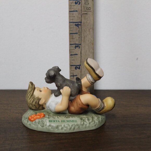 Berta Hummel Figurine "Pals" BH4 Goebel 1996 Boy Playing With Dog With Ball - Picture 6 of 8